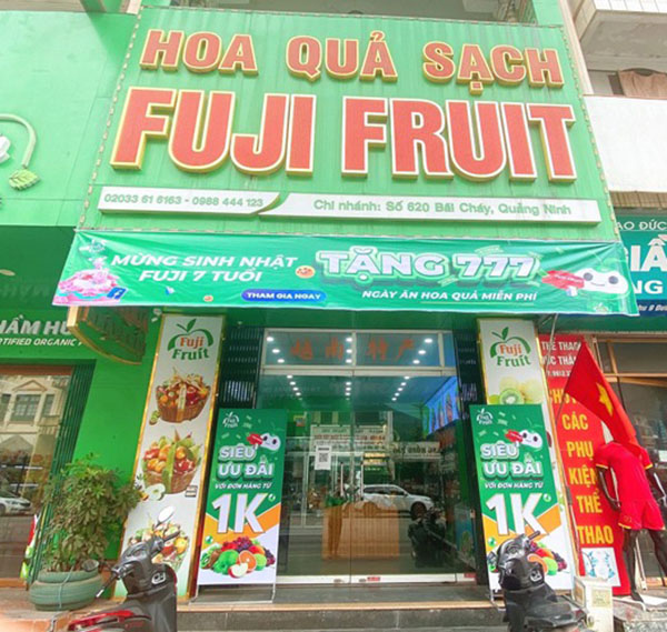 Mẫu biển quảng c&aacute;o hoa quả sạch nền t&ocirc;n k&egrave;m chữ nổi