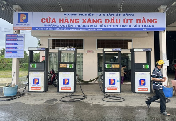 Mẫu bảng hiệu cửa h&agrave;ng xăng dầu &Uacute;t Bằng