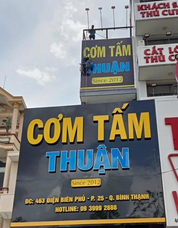 L&agrave;m bảng hiệu qu&aacute;n cơm tấm Thuận