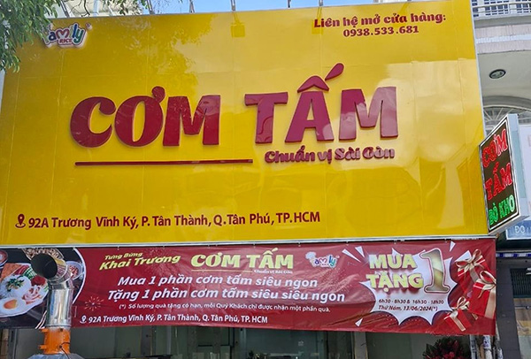 Mẫu biển hiệu qu&aacute;n cơm tấm chuẩn vị văn ph&ograve;ng
