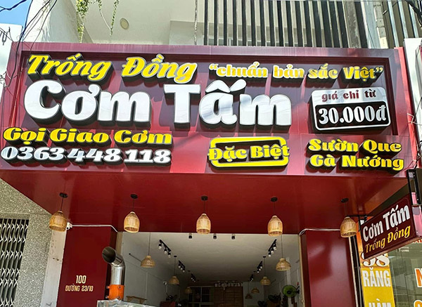 Mẫu bảng hiệu cơm tấm mặt dựng Alu chữ nổi Mica cao cấp