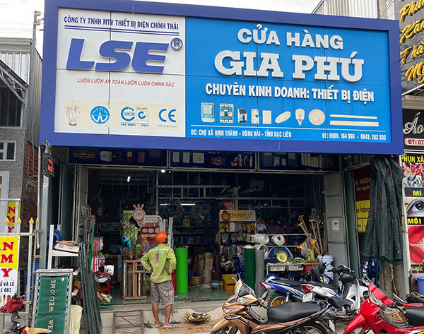 Mẫu bảng hiệu cửa h&agrave;ng điện nước Gia Ph&uacute;
