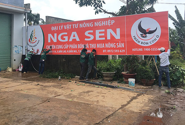 Thiết kế v&agrave; lắp đặt bảng hiệu cửa h&agrave;ng vật tư n&ocirc;ng nghiệp cho đại l&yacute;