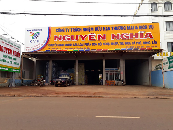 Mẫu bảng hiệu cửa h&agrave;ng vật tư n&ocirc;ng nghiệp tổng hợp