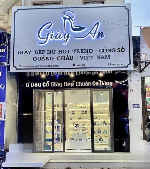 Mẫu bảng hiệu gi&agrave;y d&eacute;p kết hợp đ&egrave;n LED hắt ch&acirc;n nổi bật