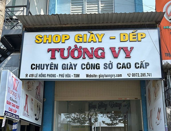 Mẫu bảng hiệu shop gi&agrave;y d&eacute;p Tường Vy