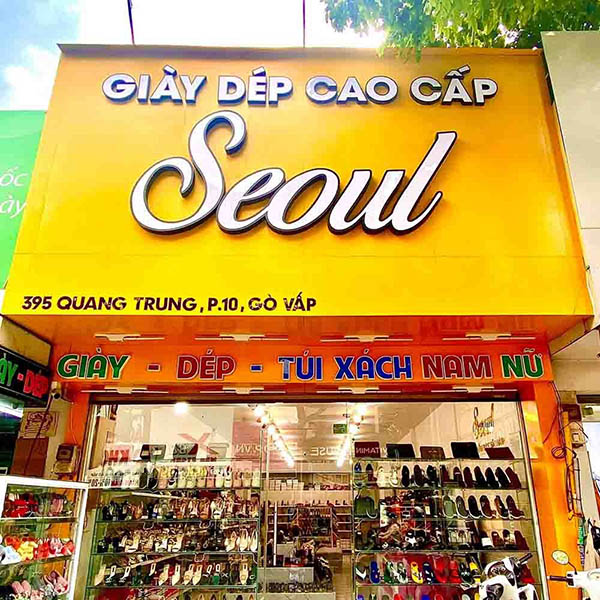 Mẫu bảng hiệu gi&agrave;y d&eacute;p cao cấp Seoul
