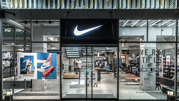Mẫu bảng hiệu cửa h&agrave;ng gi&agrave;y d&eacute;p Nike