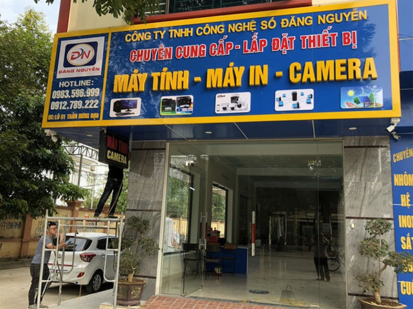 Mẫu bảng hiệu cửa h&agrave;ng c&ocirc;ng nghệ số