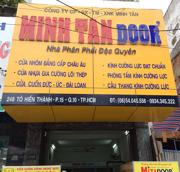 Mẫu bảng hiệu nh&ocirc;m k&iacute;nh chất liệu Alu chữ nổi