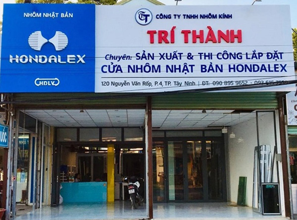 Mẫu bảng hiệu cửa nh&ocirc;m Tr&iacute; Th&agrave;nh