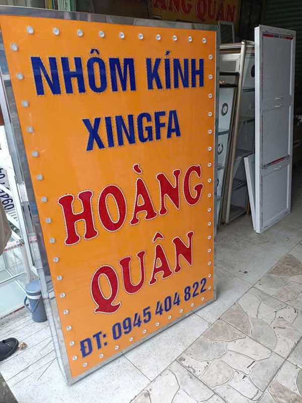 Mẫu biển hiệu nh&ocirc;m k&iacute;nh XingFa Ho&agrave;ng Qu&acirc;n