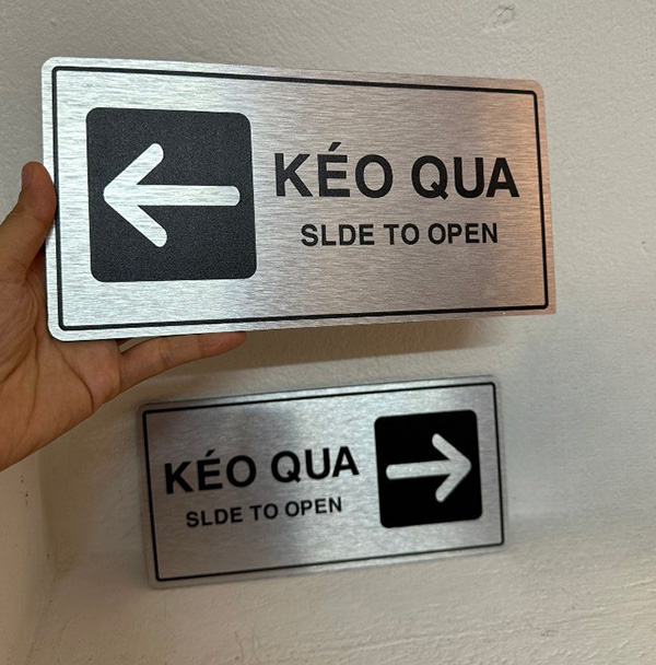 Mẫu bảng open close chất liệu Inox