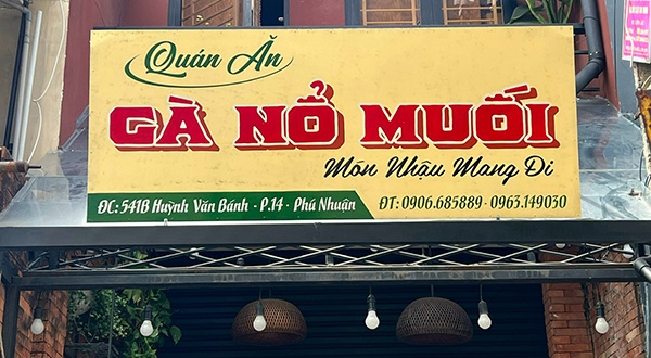 Mẫu biển hiệu xưa qu&aacute;n ăn G&agrave; Nổ Muối