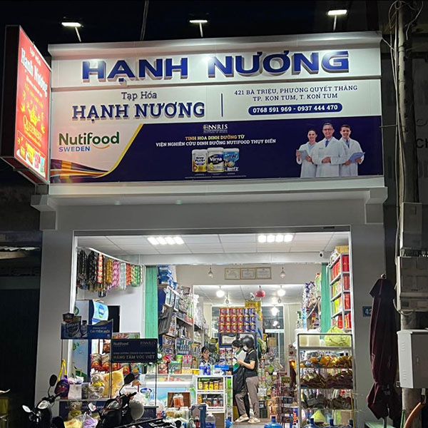 Mẫu bảng hiệu cửa h&agrave;ng tạp h&oacute;a Hạnh Nương