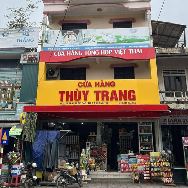 Mẫu bảng hiệu cửa h&agrave;ng tạp h&oacute;a tổng hợp Việt Th&aacute;i