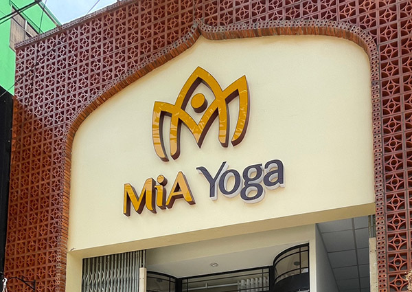 Mẫu chữ yoga đẹp