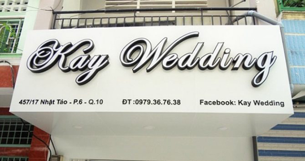 Đặt t&ecirc;n bảng hiệu bằng tiếng Anh