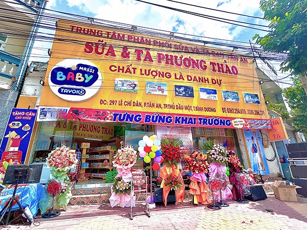 Mẫu bảng hiệu cửa h&agrave;ng sữa & tả Phương Thảo