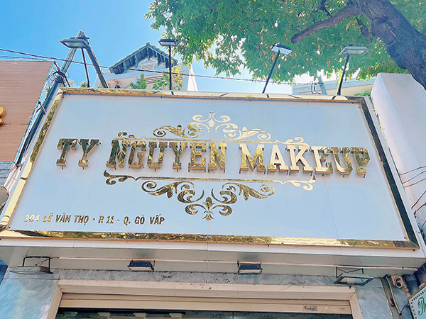 Mẫu bảng hiệu makeup Ty Nguyễn chữ Inox cao cấp