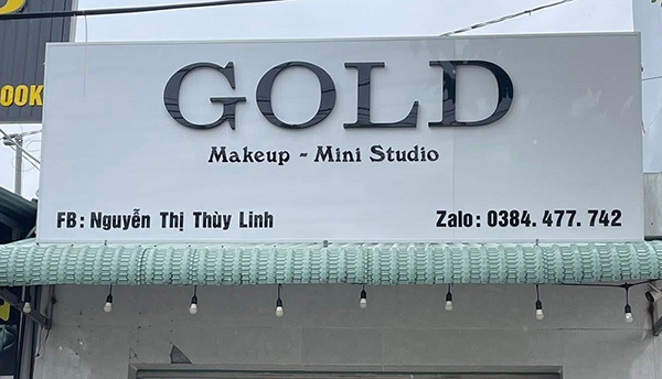 Mẫu biển quảng c&aacute;o makeup Gold đẹp