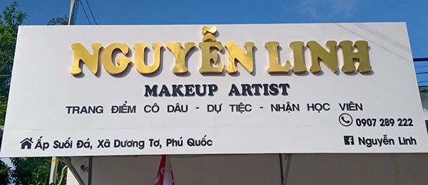 Mẫu bảng hiệu makeup artist Nguyễn Linh