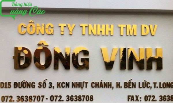 Bảng hiệu nền trắng ánh kim Đông Vinh