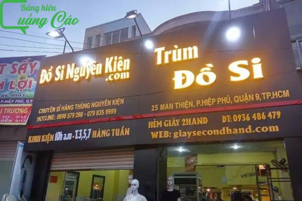 Bảng hiệu shop đồ si đèn led Trùm Đồ Si