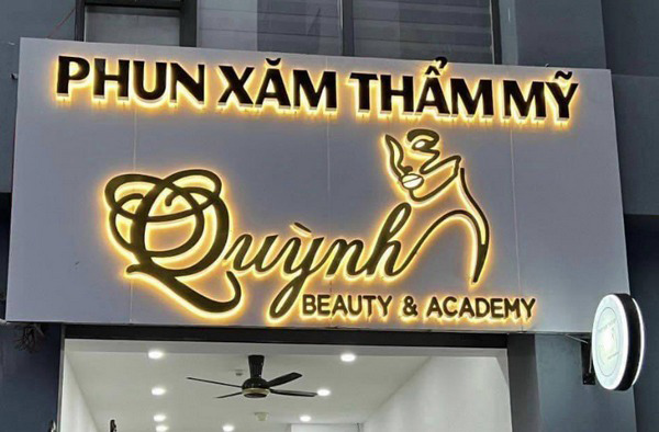 Mẫu biển quảng c&aacute;o phun xăm thẩm mỹ đẹp
