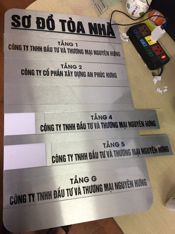 L&agrave;m biển chỉ dẫn t&ograve;a nh&agrave;, văn ph&ograve;ng với thiết kế dễ d&agrave;ng thay đổi nội dung