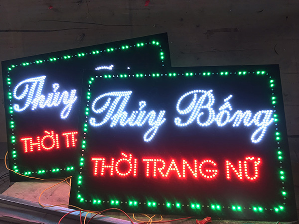 Mẫu biển led vẫy shop quần &aacute;o thời trang nữ