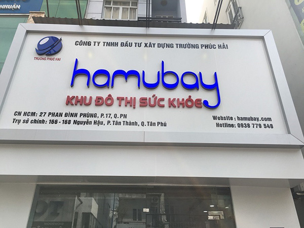 Thiết kế bảng hiệu với m&agrave;u sắc tương phản