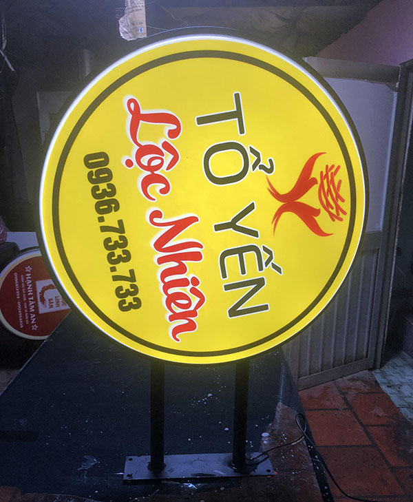 Biển vẫy quảng c&aacute;o