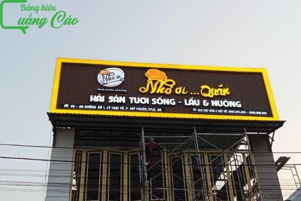 Bảng hiệu lẩu nướng Nhỏ Ơi
