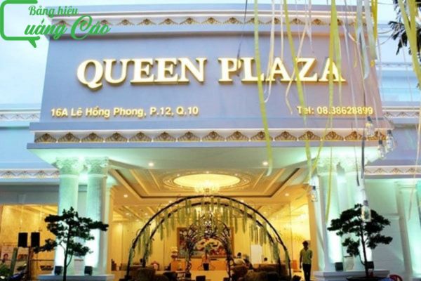 Bảng hiệu nhà hàng tiệc cưới hộp đèn Queen Plaza