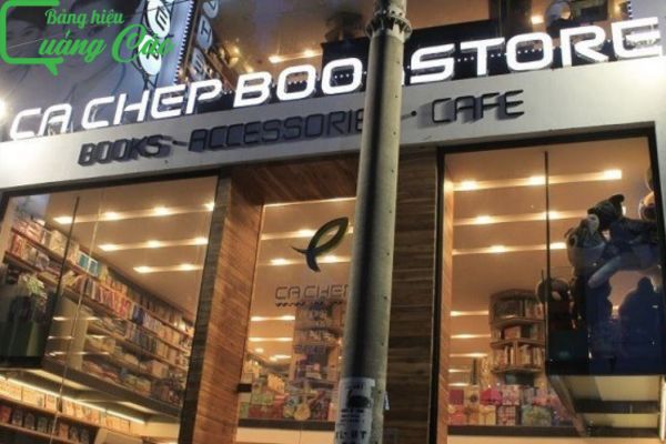 Bảng hiệu nhà sách Cá Chép