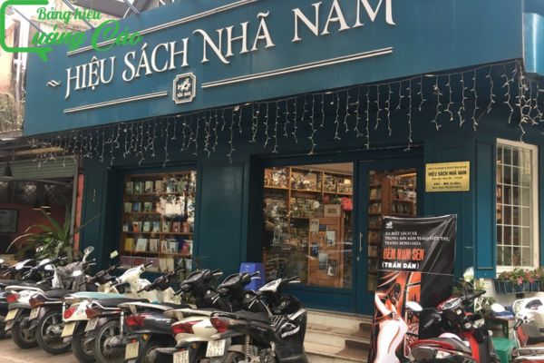 Bảng hiệu nhà sách mica Nhã Nam