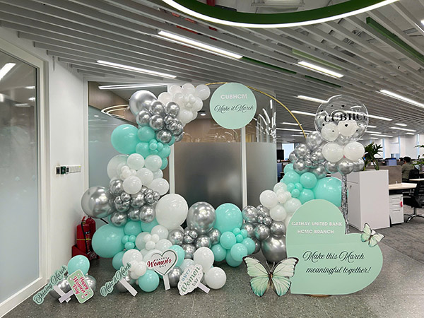 Mẫu backdrop 8-3 trưng b&agrave;y tại văn ph&ograve;ng c&ocirc;ng ty