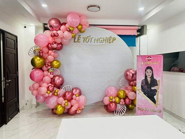 Mẫu backdrop lễ tốt nghiệp kh&oacute;a học l&agrave;m đẹp