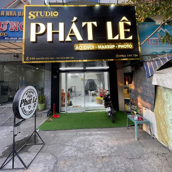 Mẫu biển quảng c&aacute;o studio Ph&aacute;t L&ecirc;