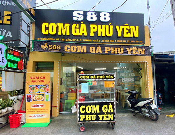 Thiết kế bảng hiệu qu&aacute;n cơm g&agrave; chuy&ecirc;n nghiệp, gi&aacute; rẻ