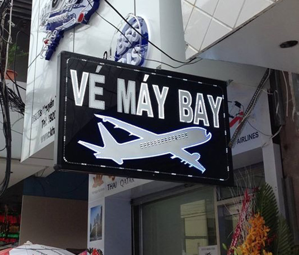 Mẫu bảng hiệu v&eacute; m&aacute;y bay đ&egrave;n LED thu h&uacute;t v&agrave; nổi bật