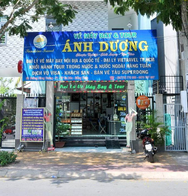 Mẫu bảng hiệu ph&ograve;ng v&eacute; m&aacute;y bay & tour &Aacute;nh Dương