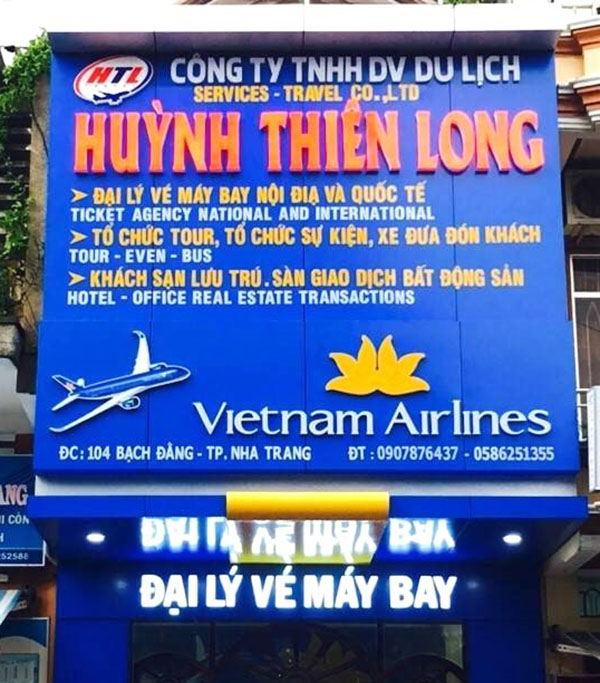 Mẫu bảng hiệu đại l&yacute; b&aacute;n v&eacute; m&aacute;y bay Huỳnh Thi&ecirc;n Long