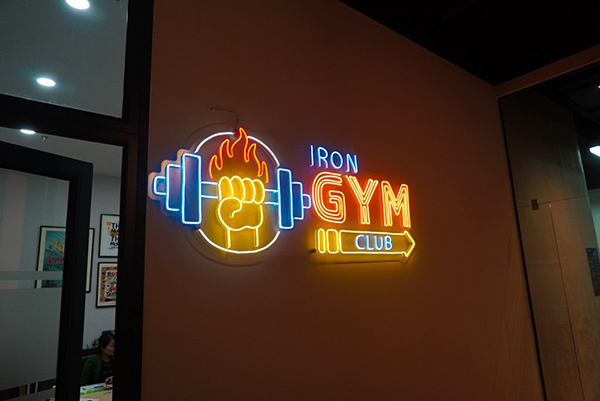 Mẫu bảng hiệu gym đ&egrave;n Neon Sign d&ugrave;ng trang tr&iacute;