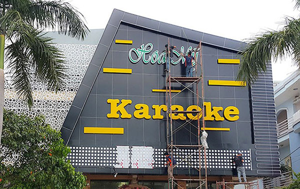 L&agrave;m bảng hiệu qu&aacute;n karaoke trọn g&oacute;i theo y&ecirc;u cầu