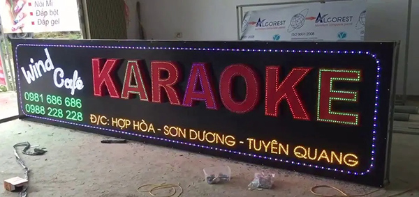 Thi c&ocirc;ng bảng hiệu qu&aacute;n karaoke đ&egrave;n LED nổi bật, thu h&uacute;t