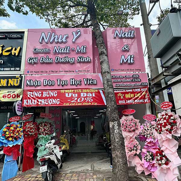 L&agrave;m biển quảng c&aacute;o m&agrave;u hồng trọn g&oacute;i, thiết kế ấn tượng