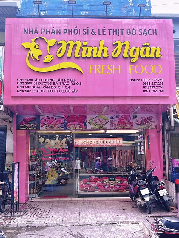 Mẫu bảng hiệu m&agrave;u hồng chữ v&agrave;ng ấn tượng, nổi bật