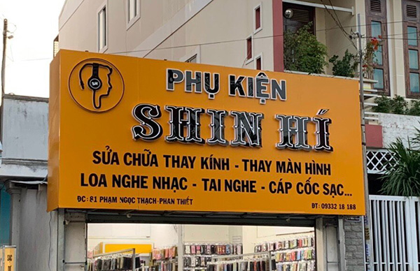 Mẫu biển quảng c&aacute;o phụ kiện điện thoại Shin H&iacute;